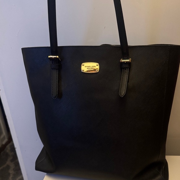 Michael Kors Handbags - Michael Kors Black Leather Tote